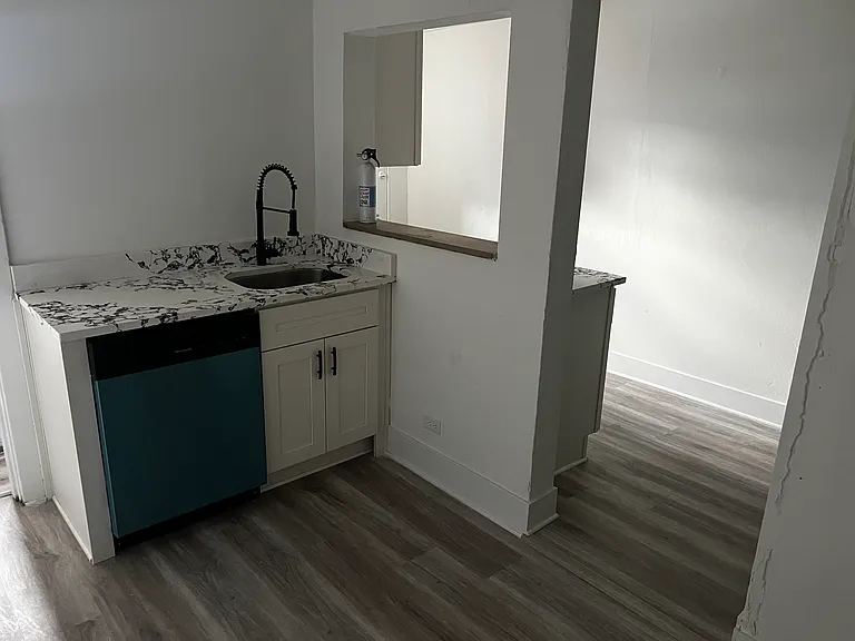 5810 Bryant St #2R — Photo 8