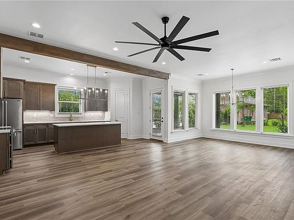 5th image of 715 W 18th Ave