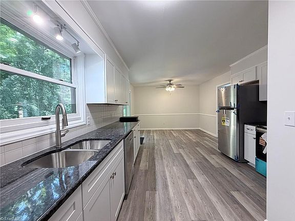 5th image of 222 Pleasantview Dr