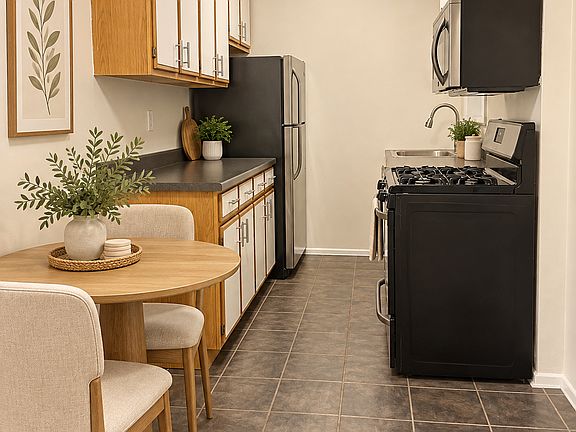 2nd image of 1133 Midland Ave APT 1