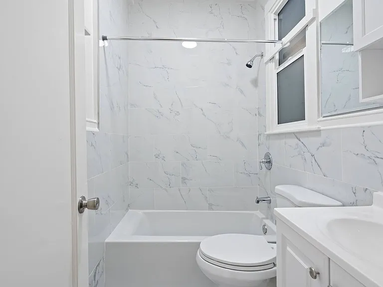 The Langham Apartments — Photo 19