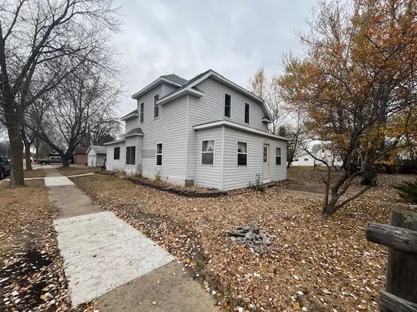 223 4th St SW, Staples, MN 56479