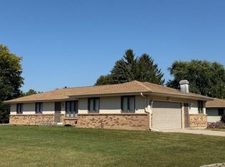 8913 Alpha Dr, Machesney Park, IL 61115