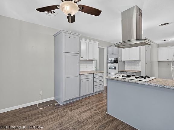 4th image of 807 Emmy St
