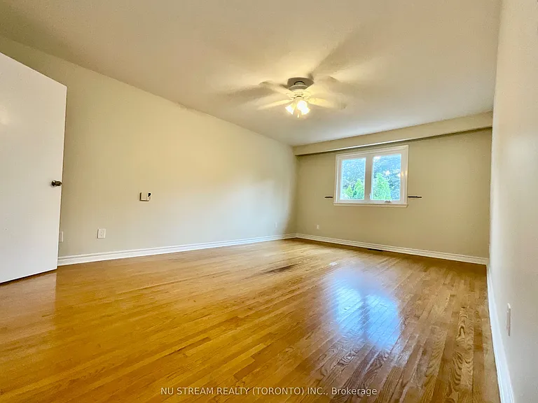 45 Emmeloord Cres — Photo 16