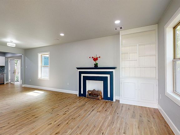 3rd image of 309 E Fayle Ave