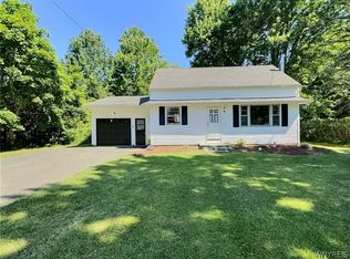 5531 Oakwood Dr, North Tonawanda, NY 14120