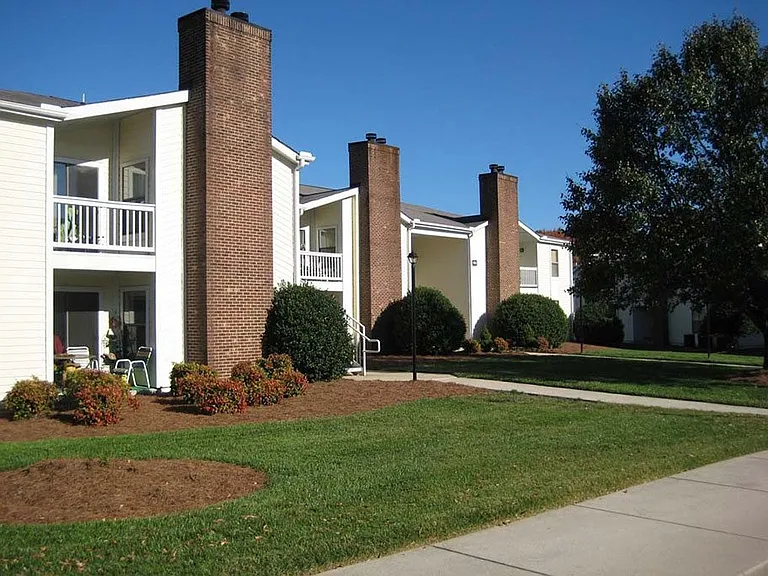 Fox Hollow Apartment Homes — Photo 23