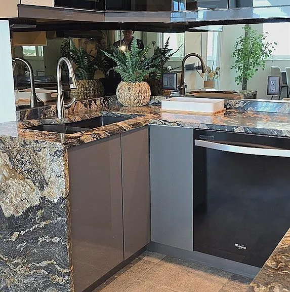 300 S Pointe Dr #908 — Photo 5