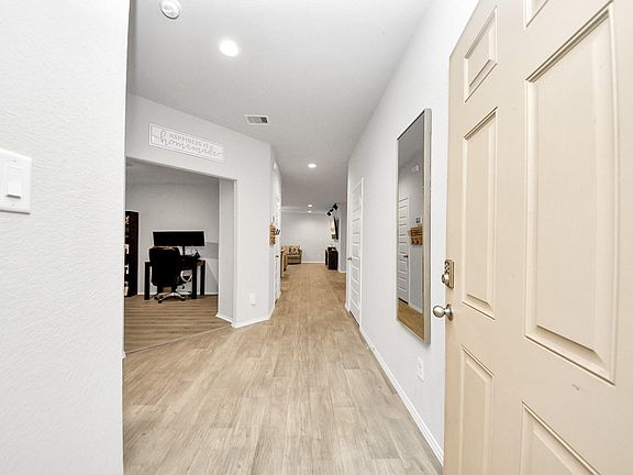 4th image of 6806 Amber Cliff Ln