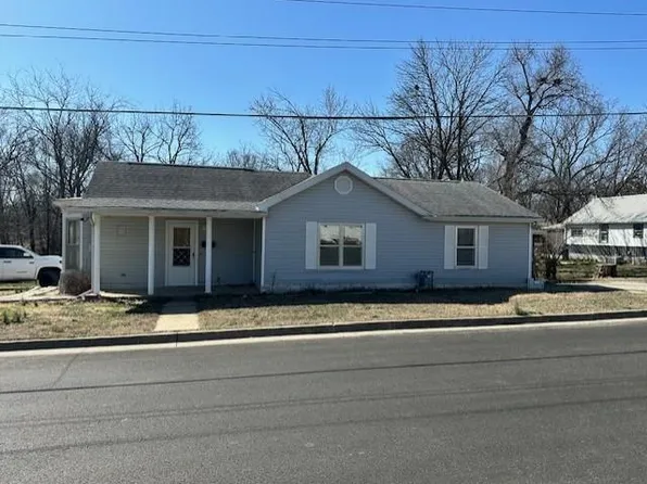 600 S West St, Nevada, MO 64772