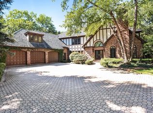 220 Keith Ln, Lake Forest, IL 60045