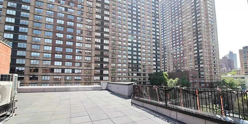 Rented by Loom Capital Group Inc. | media 33