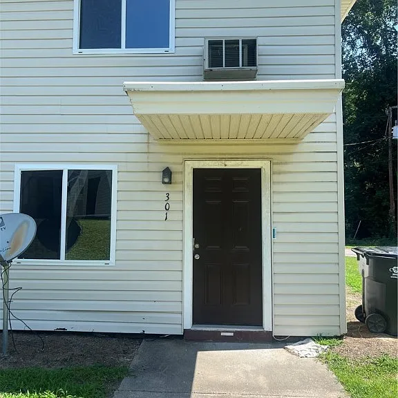 301 Monticello Dr — Photo 1