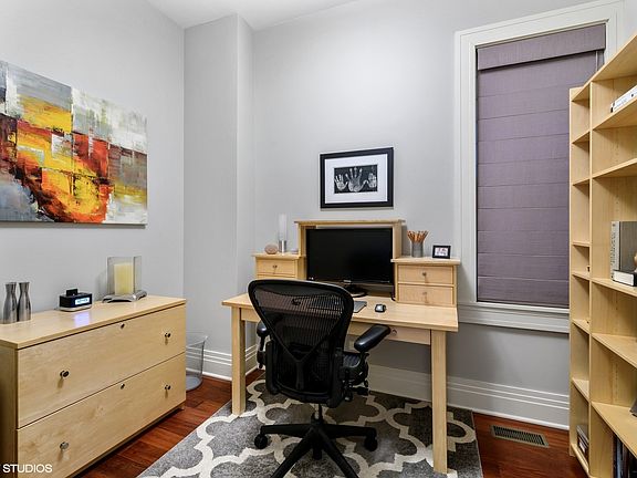 5th image of 3016 N Clifton Ave