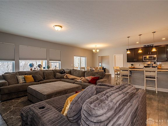 4th image of 2884 Locke Dr