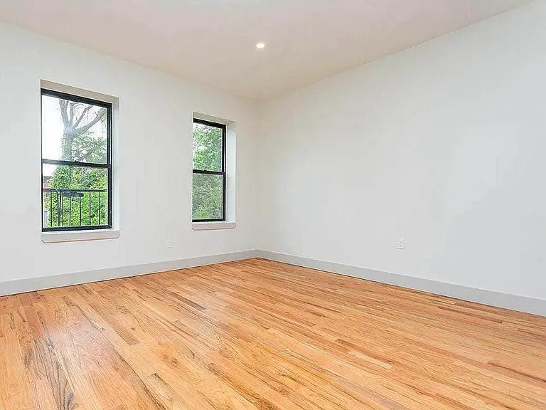 1300 Halsey St #2A — Photo 2