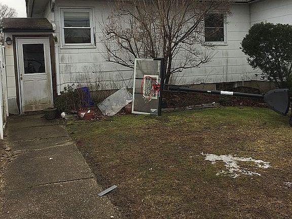 5th image of 155 Wright Ave