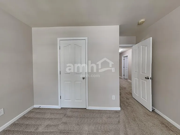 5203 Catrina Way — Photo 17