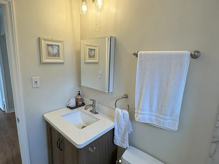 319 N Clementine St — Photo 9