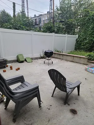 Rented by Batra Group Inc | media 21