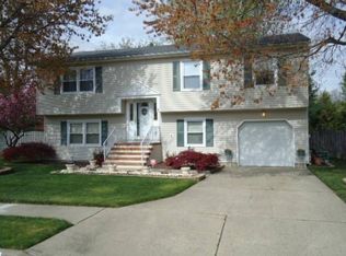 5 Voorhees Ct, Port Monmouth, NJ 07758