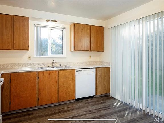 4th image of 614 58th Pl SE #A