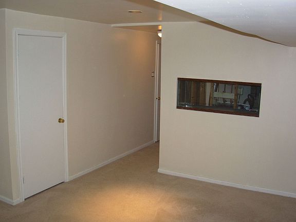 Basement w/ Full Bath