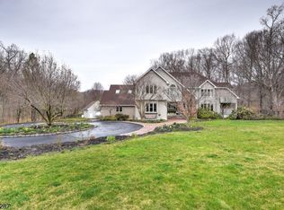 10 Wood Chase Ln, Kinnelon, NJ 07405