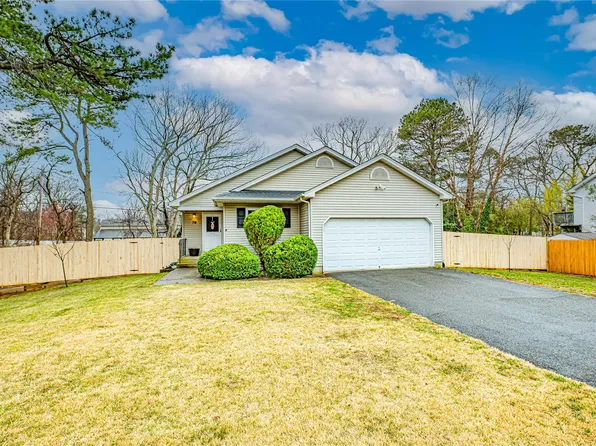 79 Samantha Drive, Coram, NY 11727