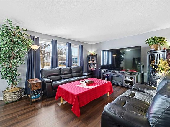 3rd image of 24 W Huntstrom Rd NE