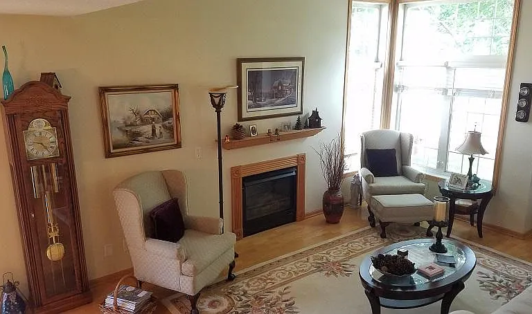 1328 Crown Oaks Dr NE — Photo 3
