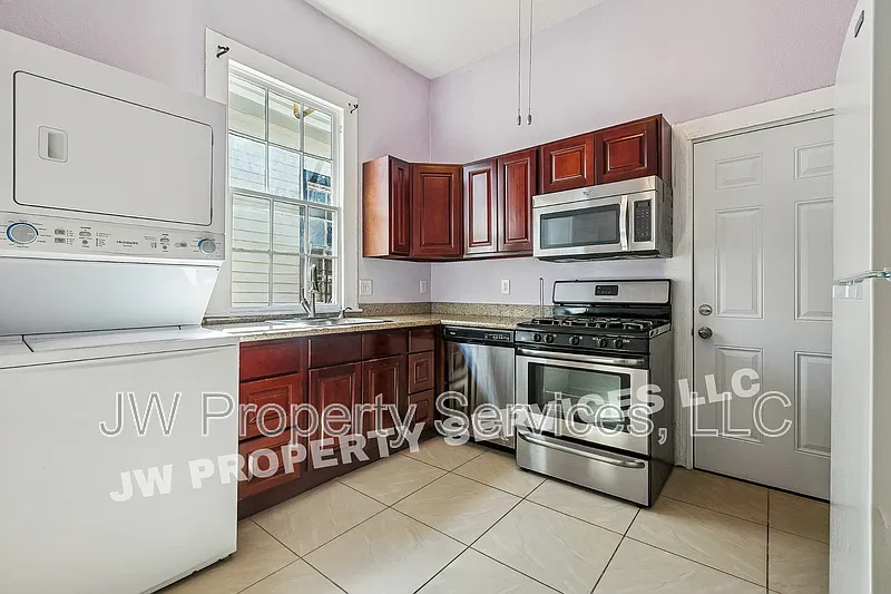 2 bed, 1.0 bath, 640 sqft, $1,350 — Photo 4