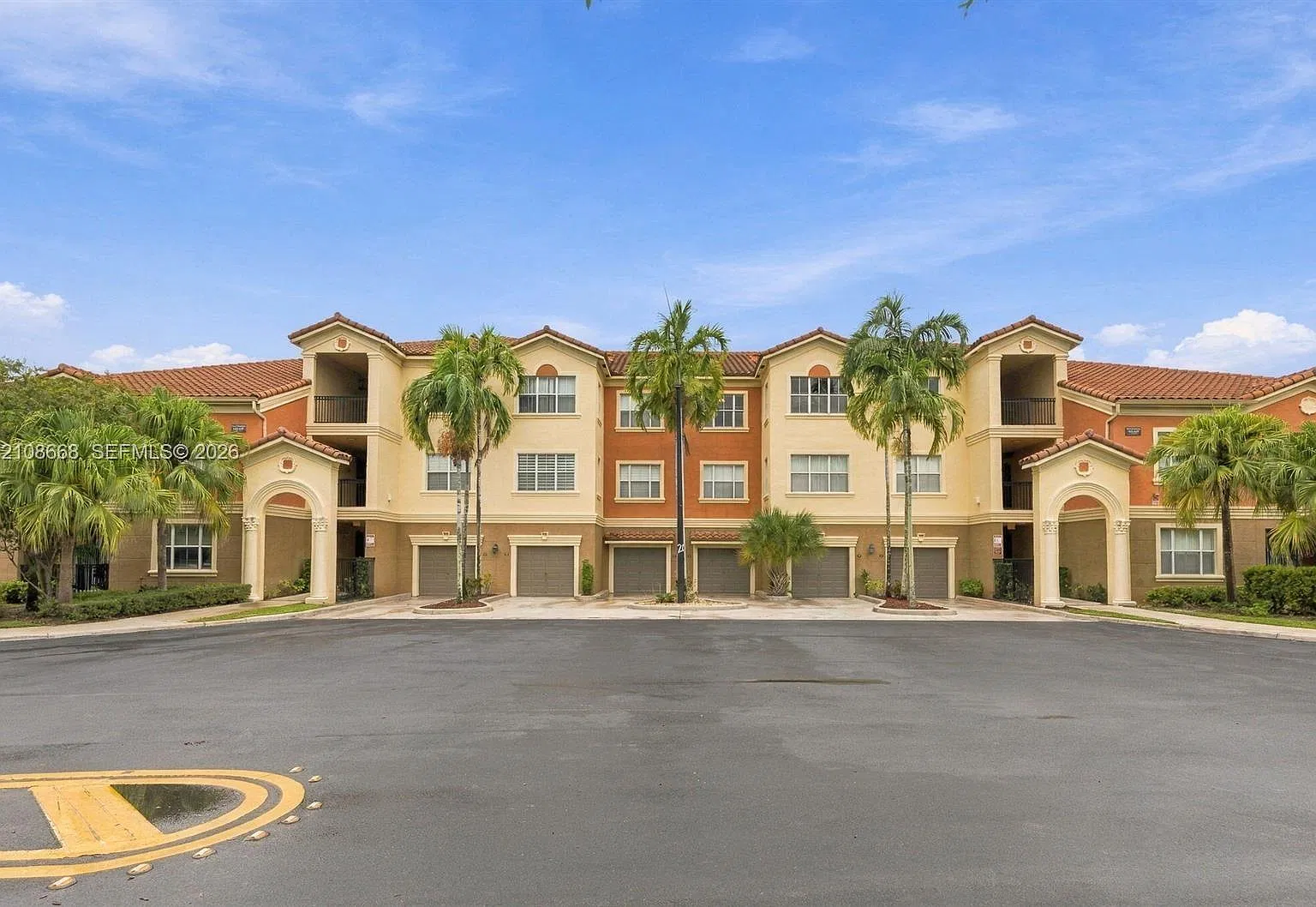 El-Ad Villaggio Condo — Photo 2