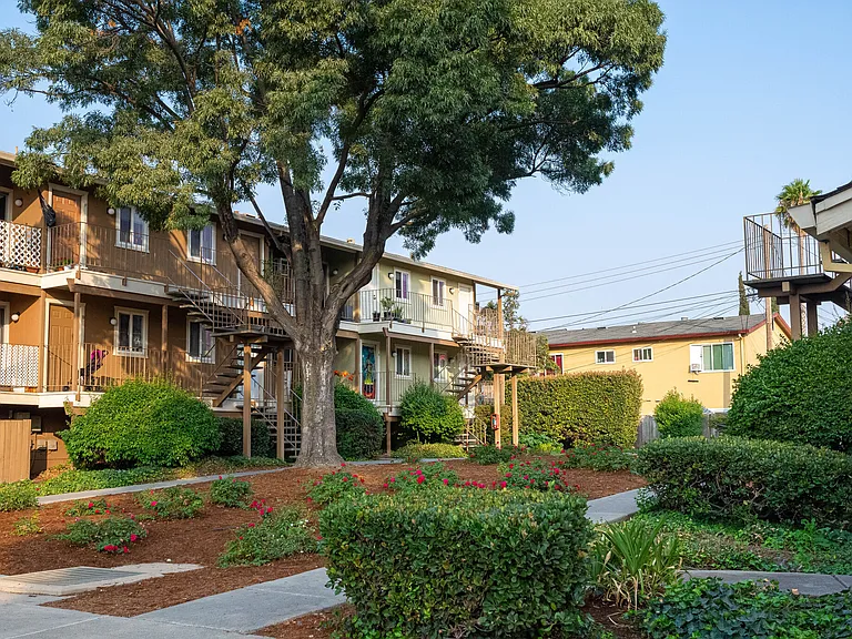 Alderwood Park Apartments — Photo 14