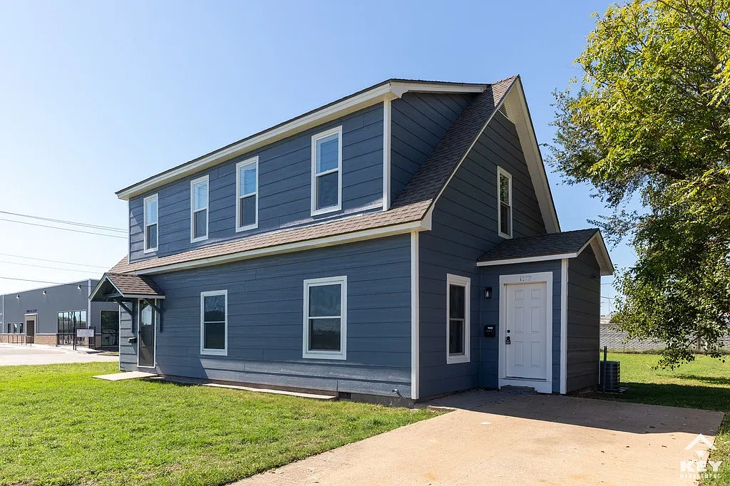 2 bed, 1.5 bath, 850 sqft, $1,145 — Photo 1