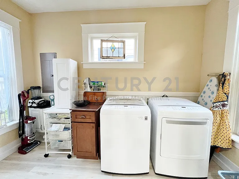 828 W 8th St — Photo 14
