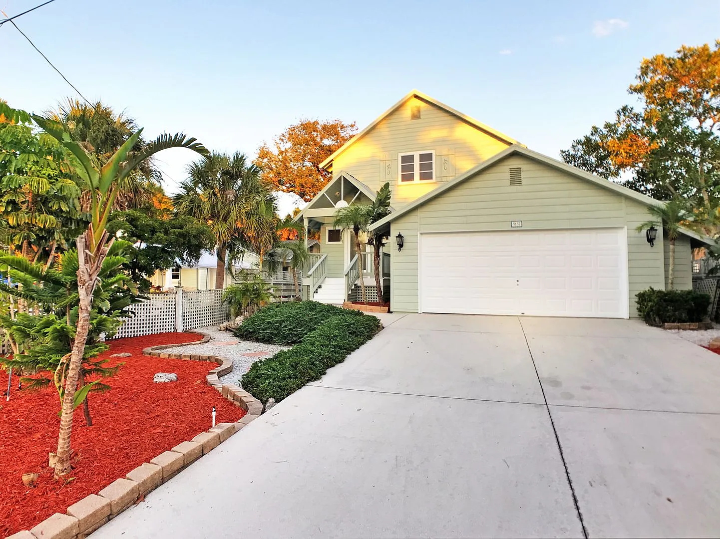 Key West style home on Siesta Key minutes to village and beaches — Photo 1