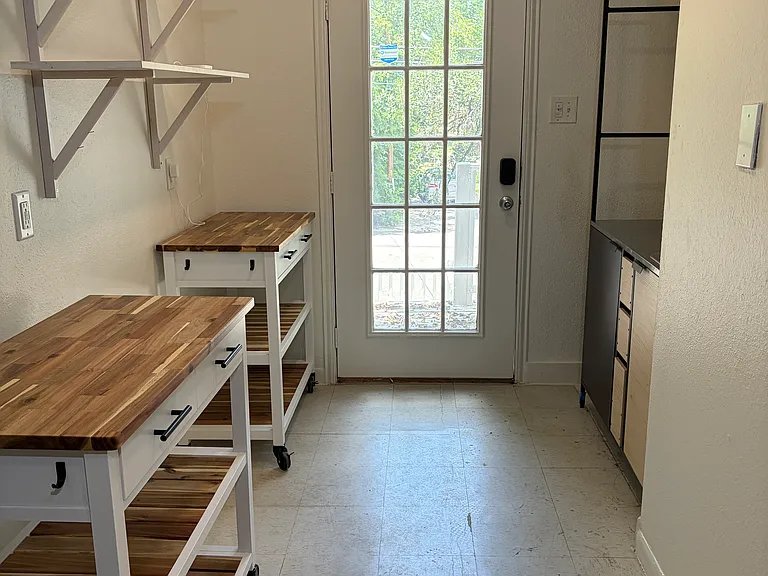 604 W 9th St — Photo 9