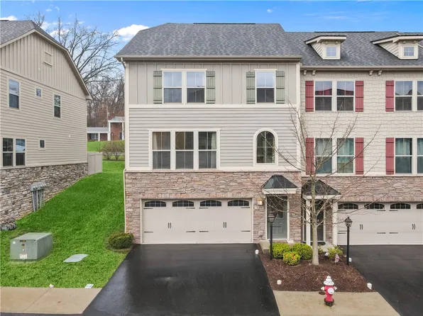 889 Beacon Ln, Pittsburgh, PA 15237