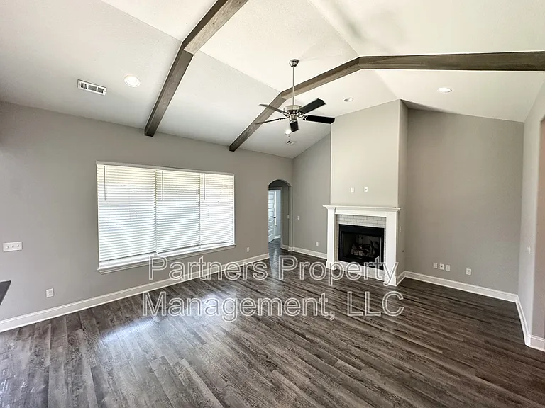 1521 N Dawes St — Photo 2