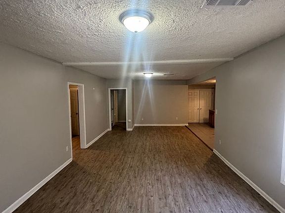4th image of 2342 Poe Ave