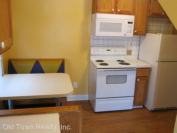 3rd image of 804 Young St APT 2
