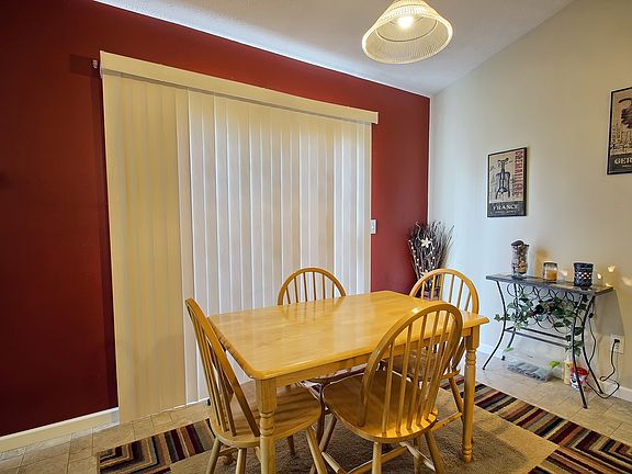 4th image of 441 Cherry Hill Ct