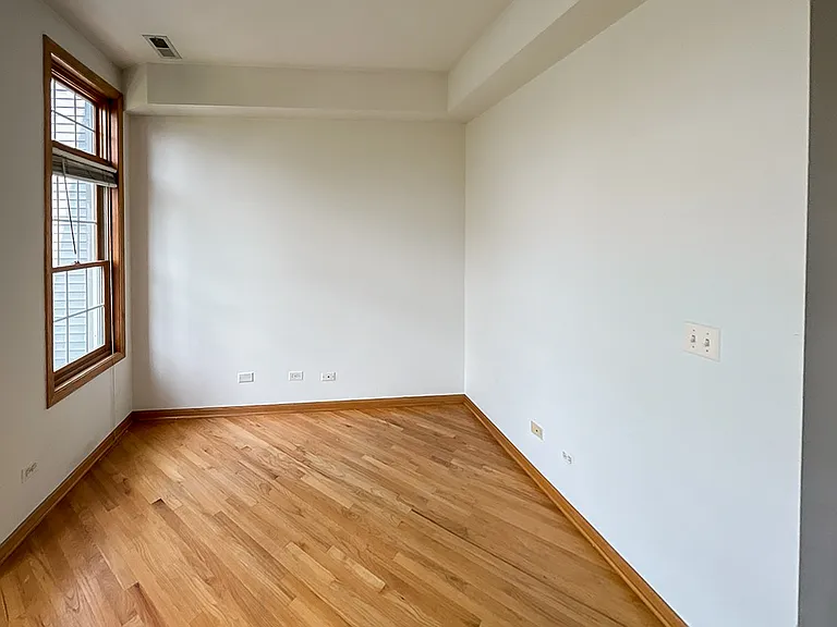 1103.5 W Cornelia Ave #2 — Photo 8