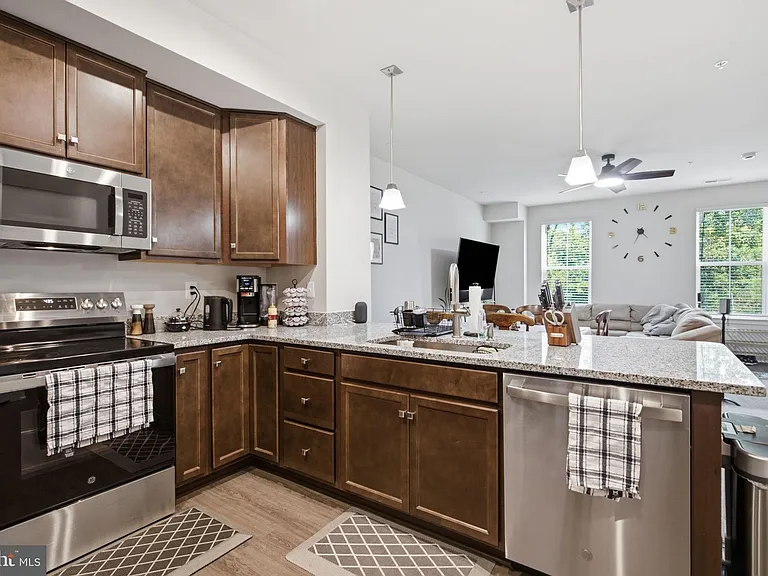 212 Matisse Pl — Photo 3