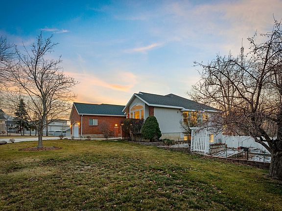 4th image of 13898 Summerset Cir