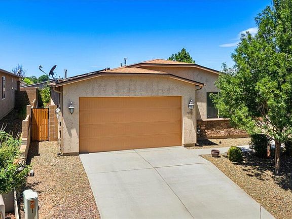 2nd image of 372 ARMITAGE Way