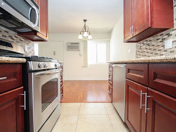 5th image of 519 N Hayworth Ave #3