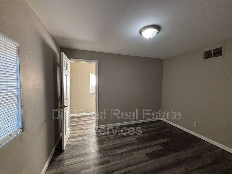 609 18th Ave — Photo 16